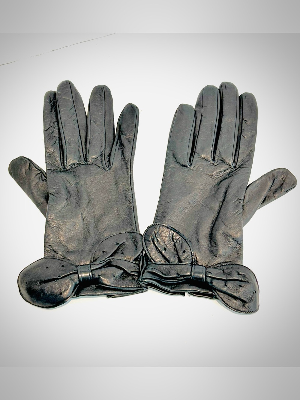 Beautiful vintage leather ladies gloves with silk lining and cute wrist bows
